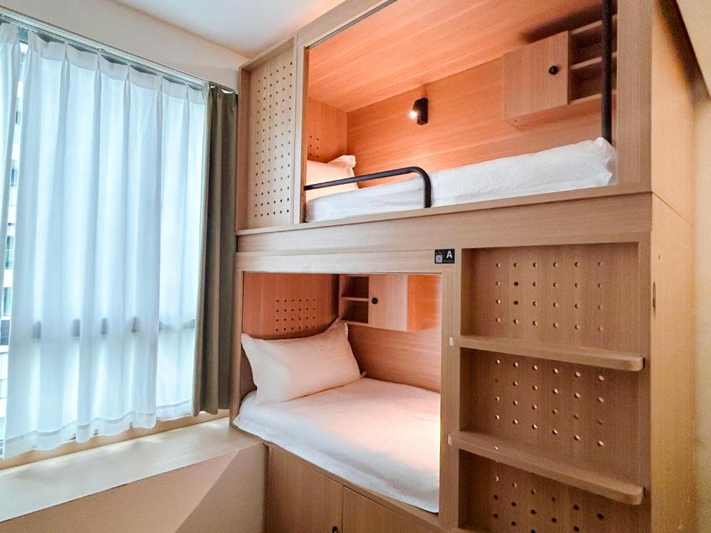 room detail thumbnail 2