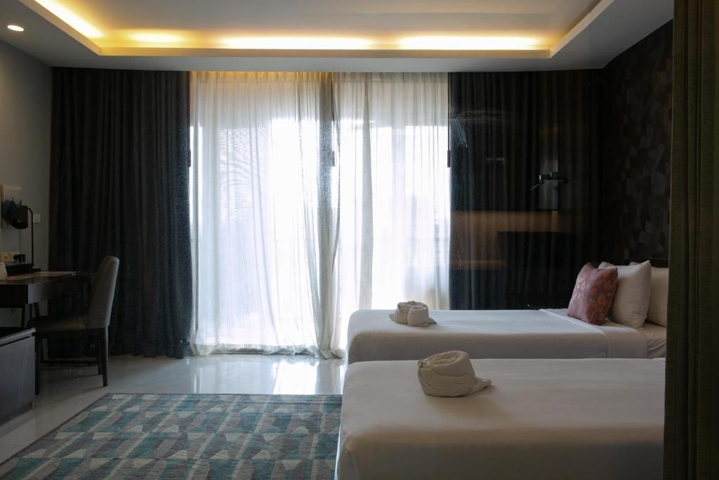 room detail thumbnail 2