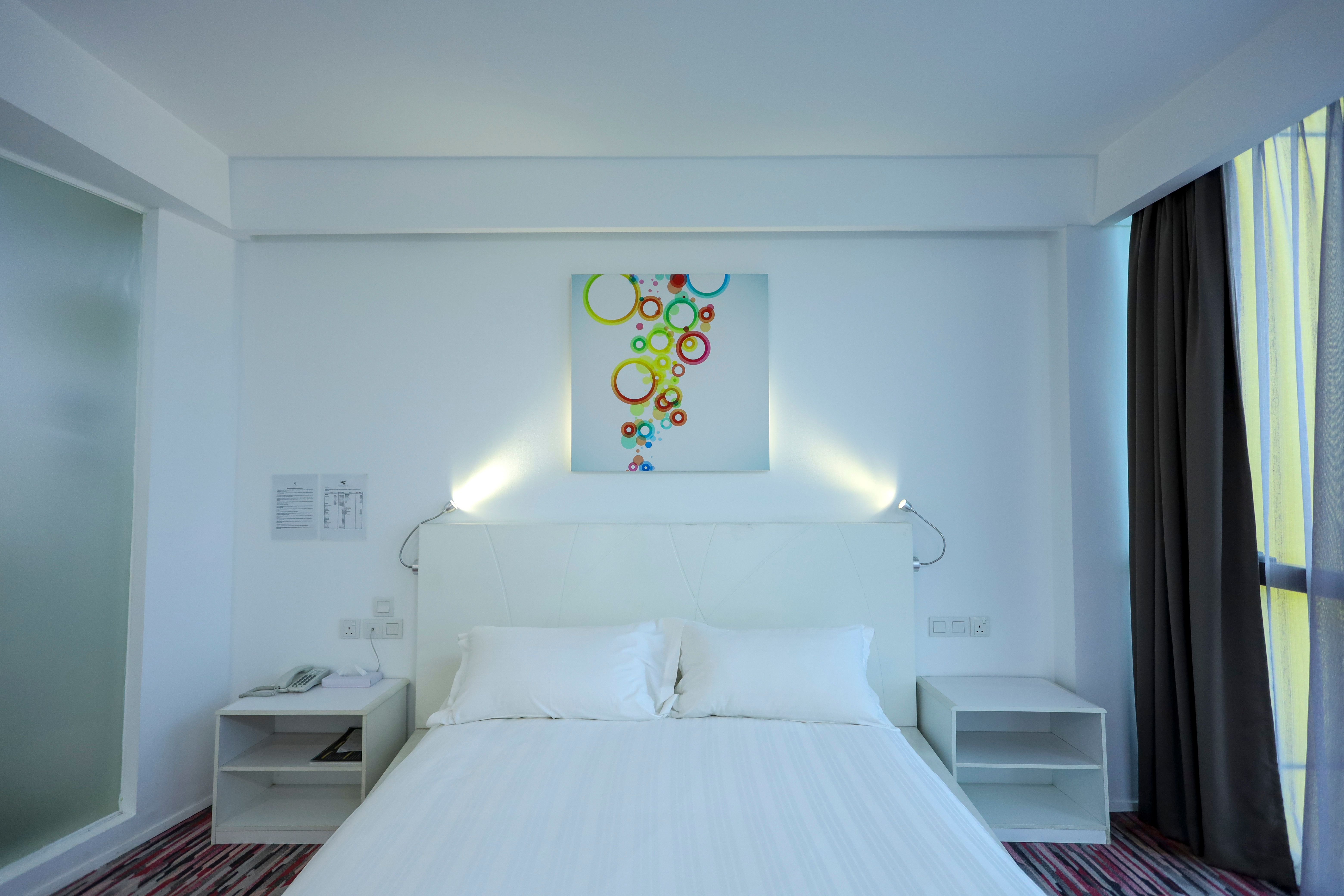 room detail thumbnail 2
