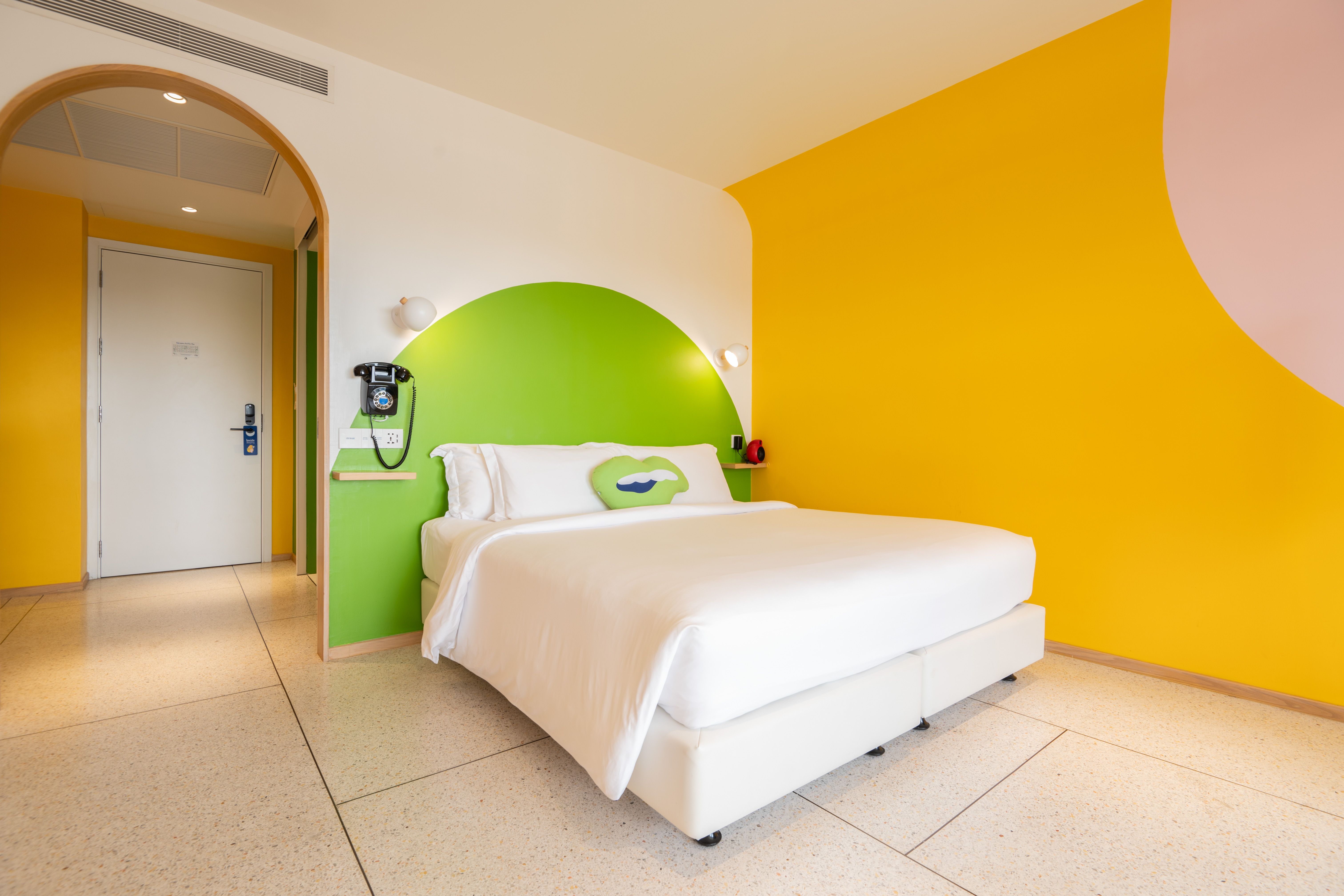 room detail thumbnail 2