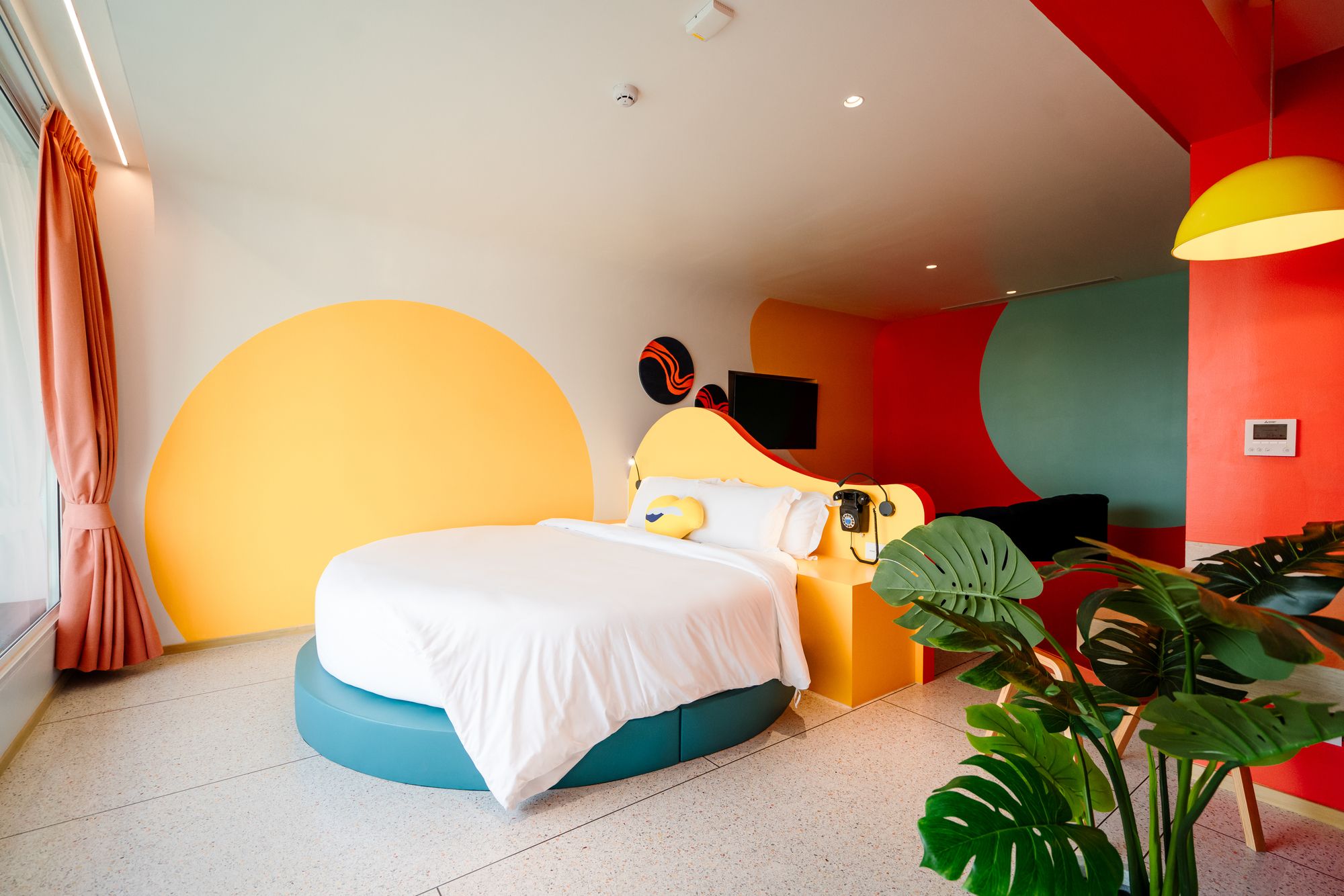 room detail thumbnail 2