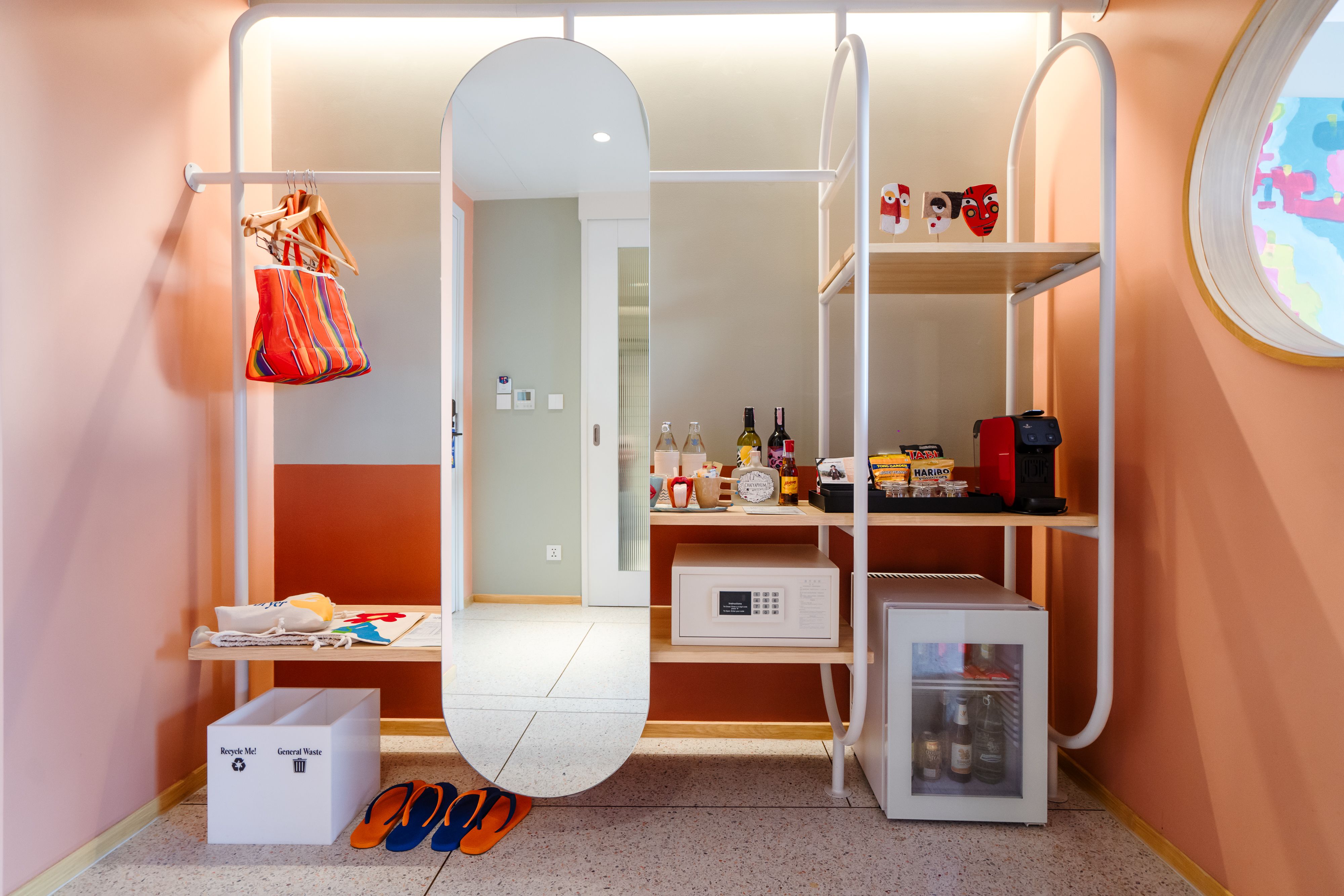 room detail thumbnail 2