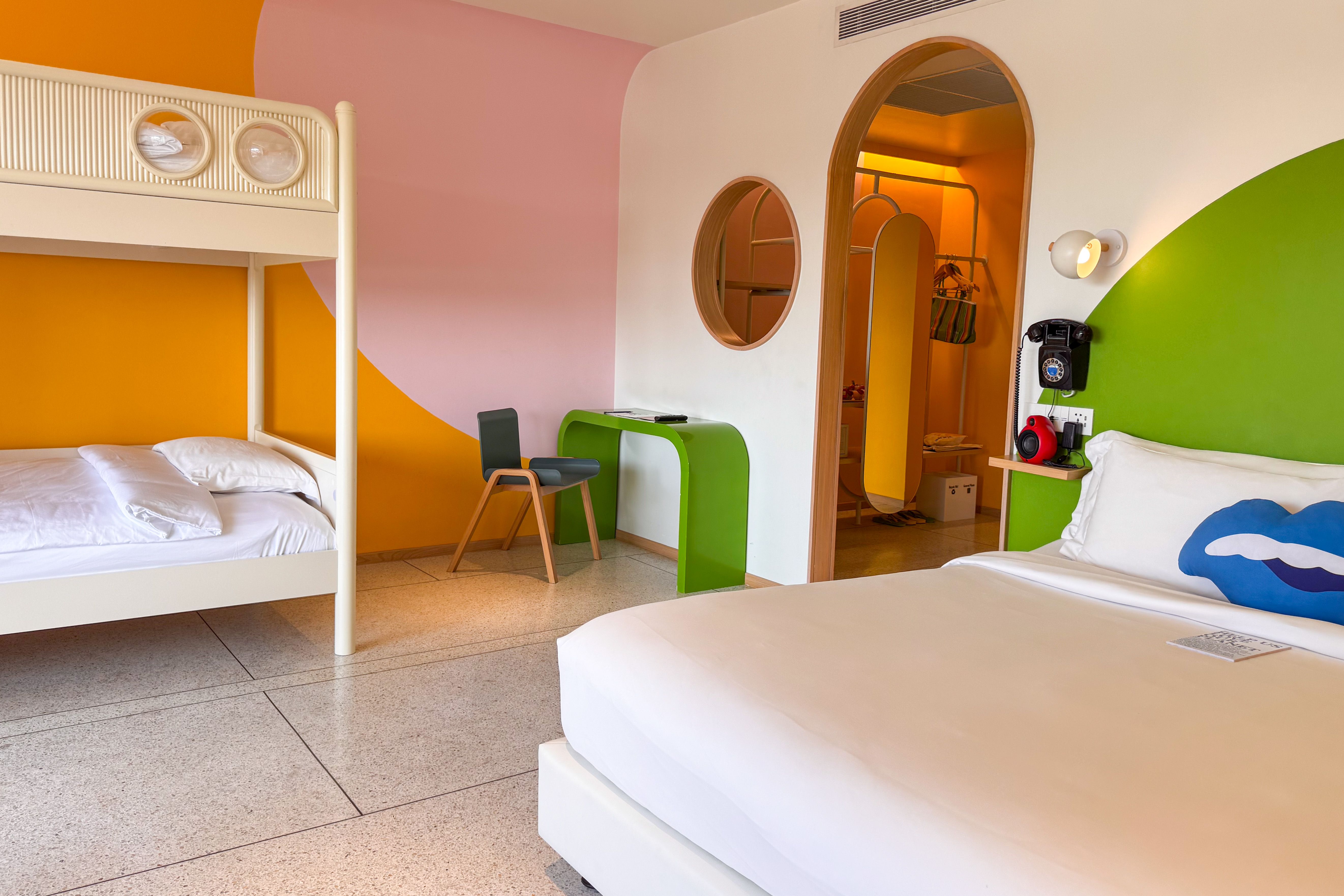 room detail thumbnail 1