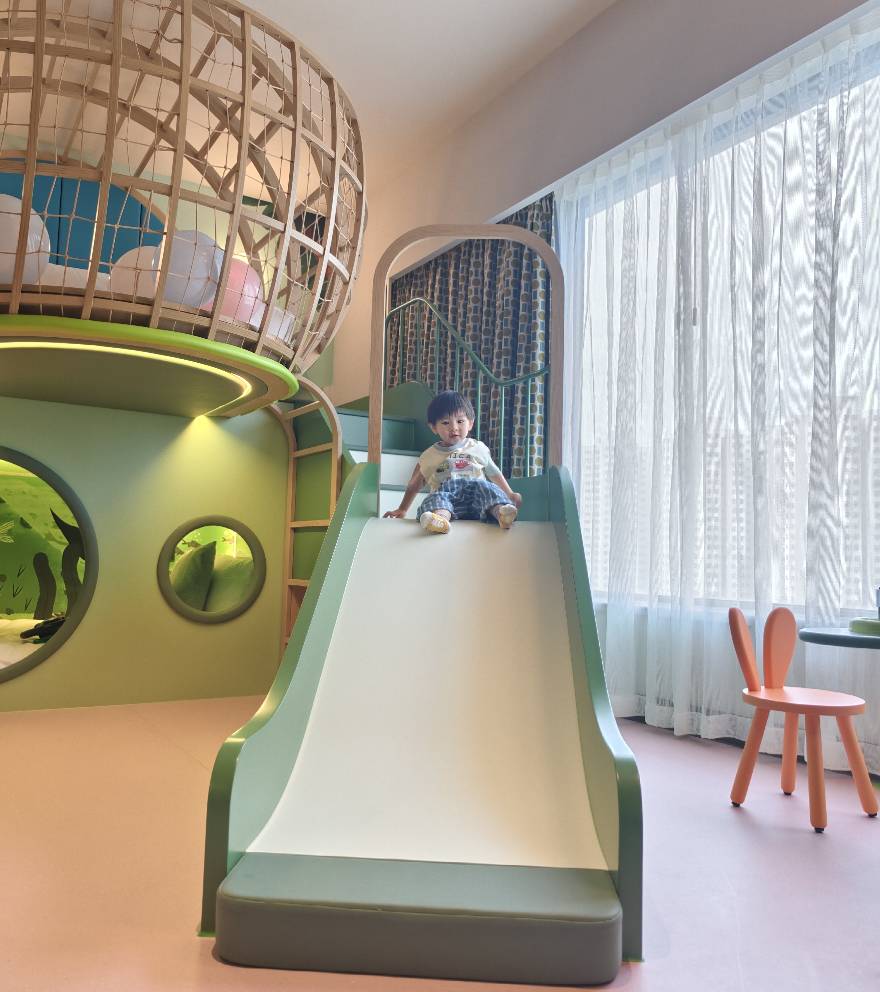 room detail thumbnail 2