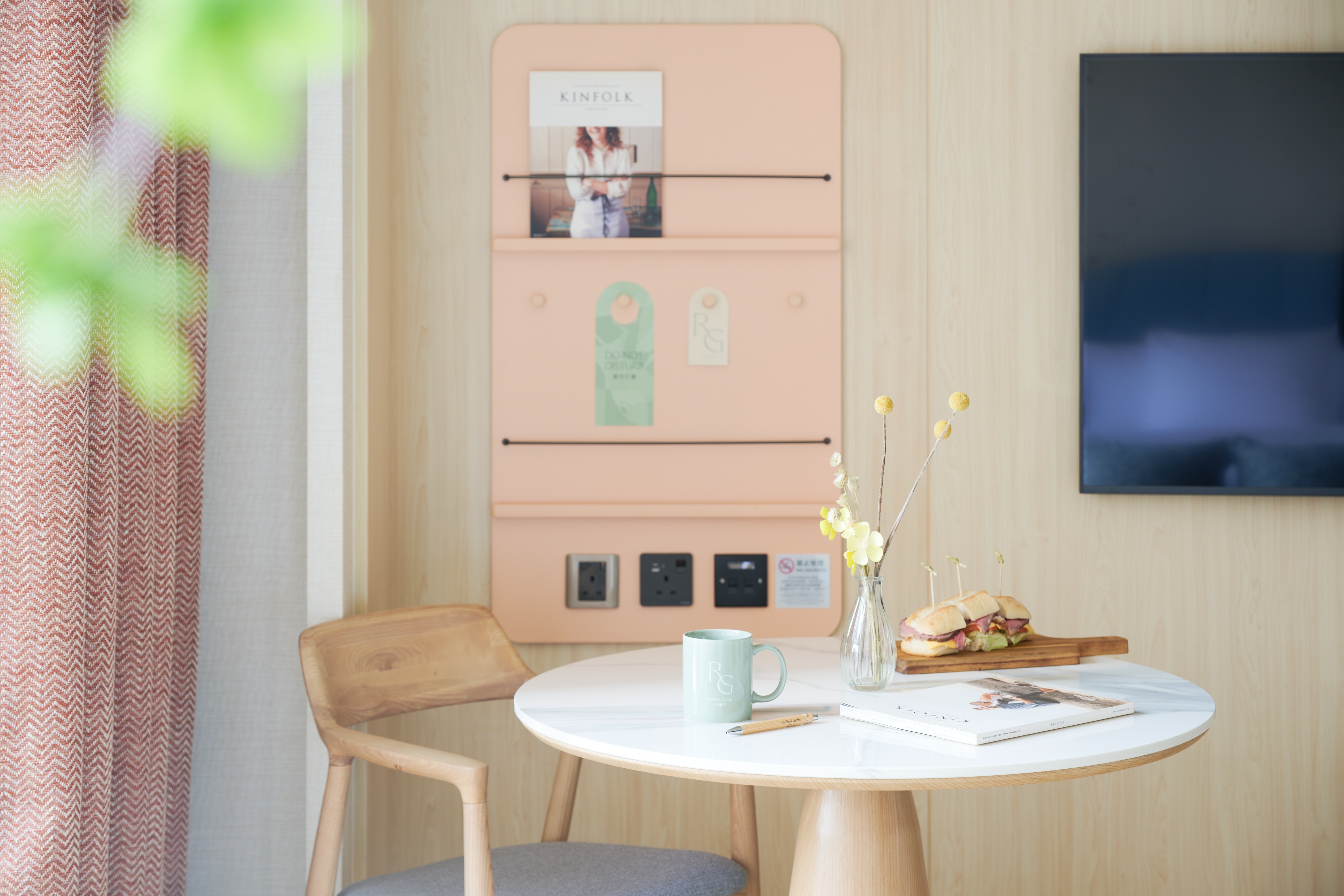 room detail thumbnail 2