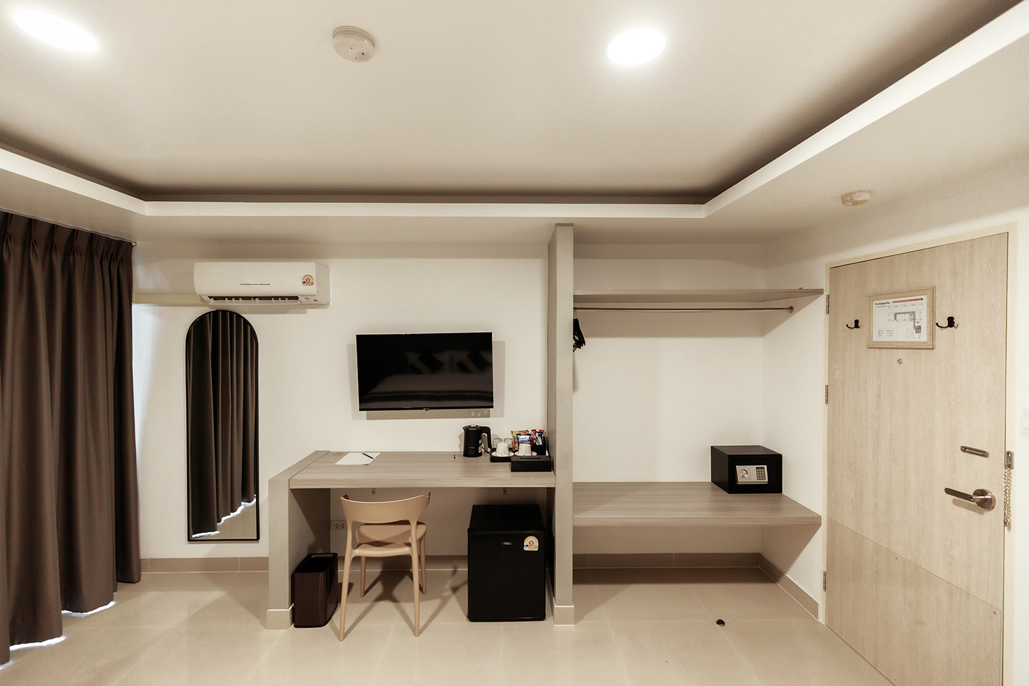 room detail thumbnail 1