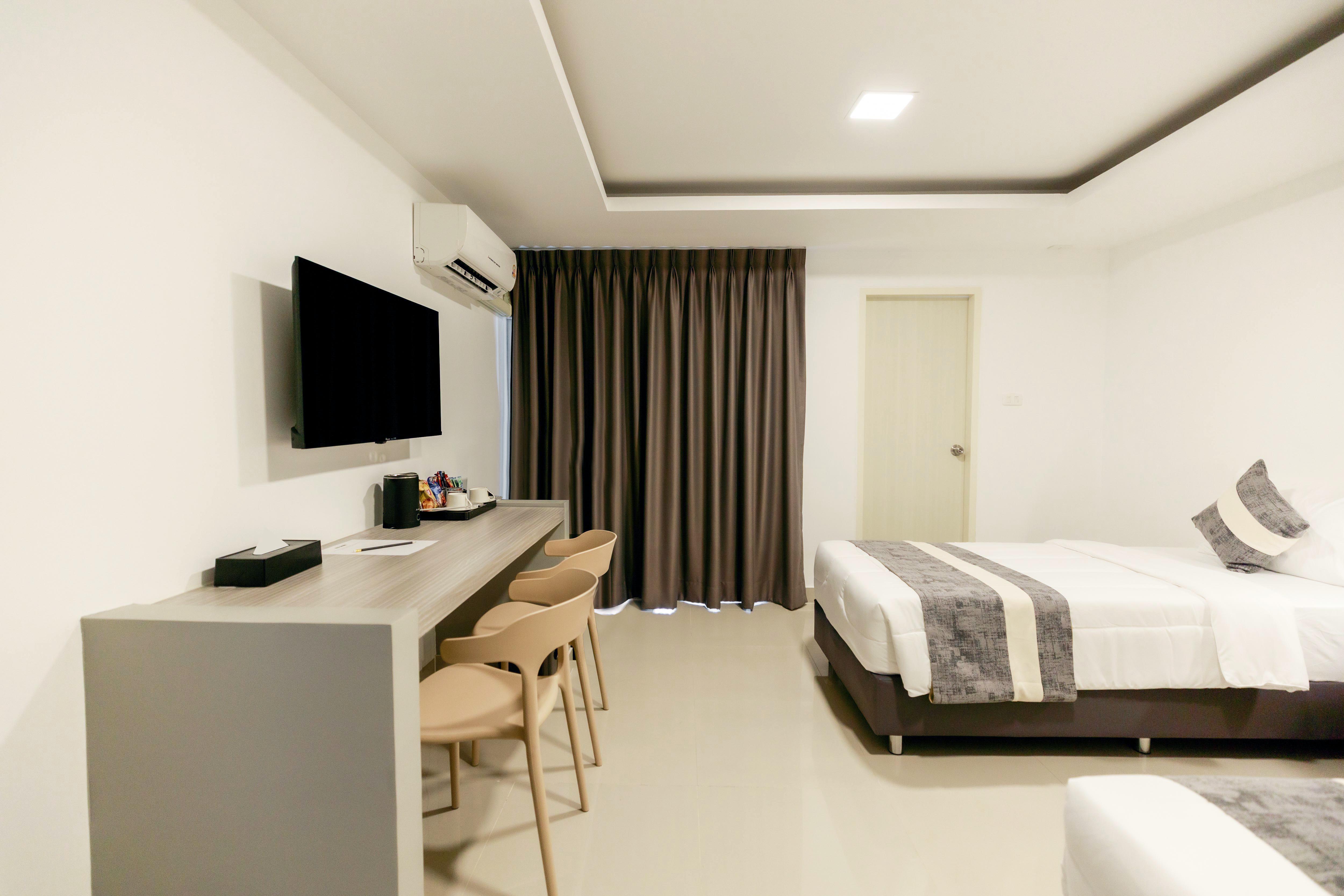 room detail thumbnail 2