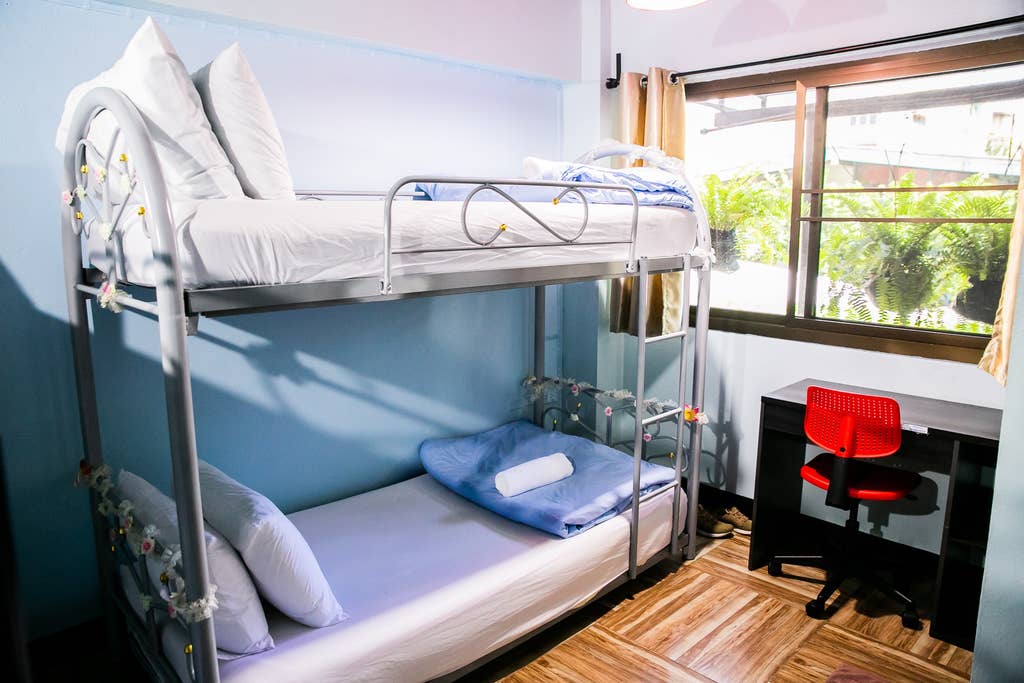 room detail thumbnail 2