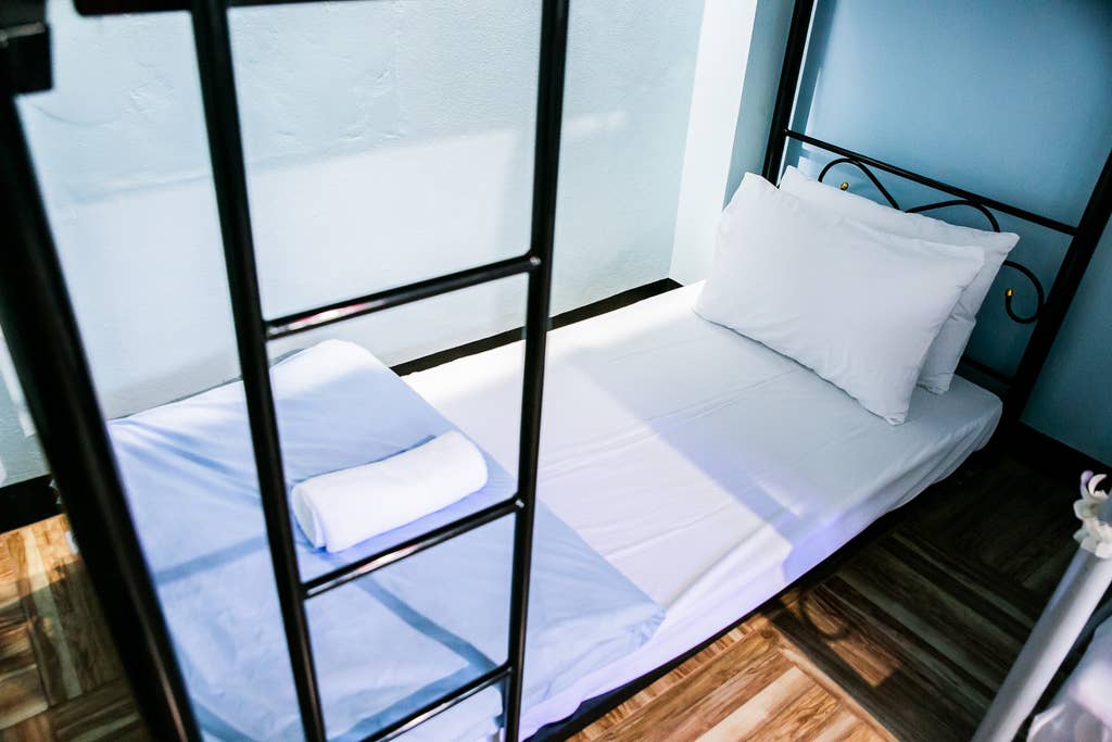 room detail thumbnail 2