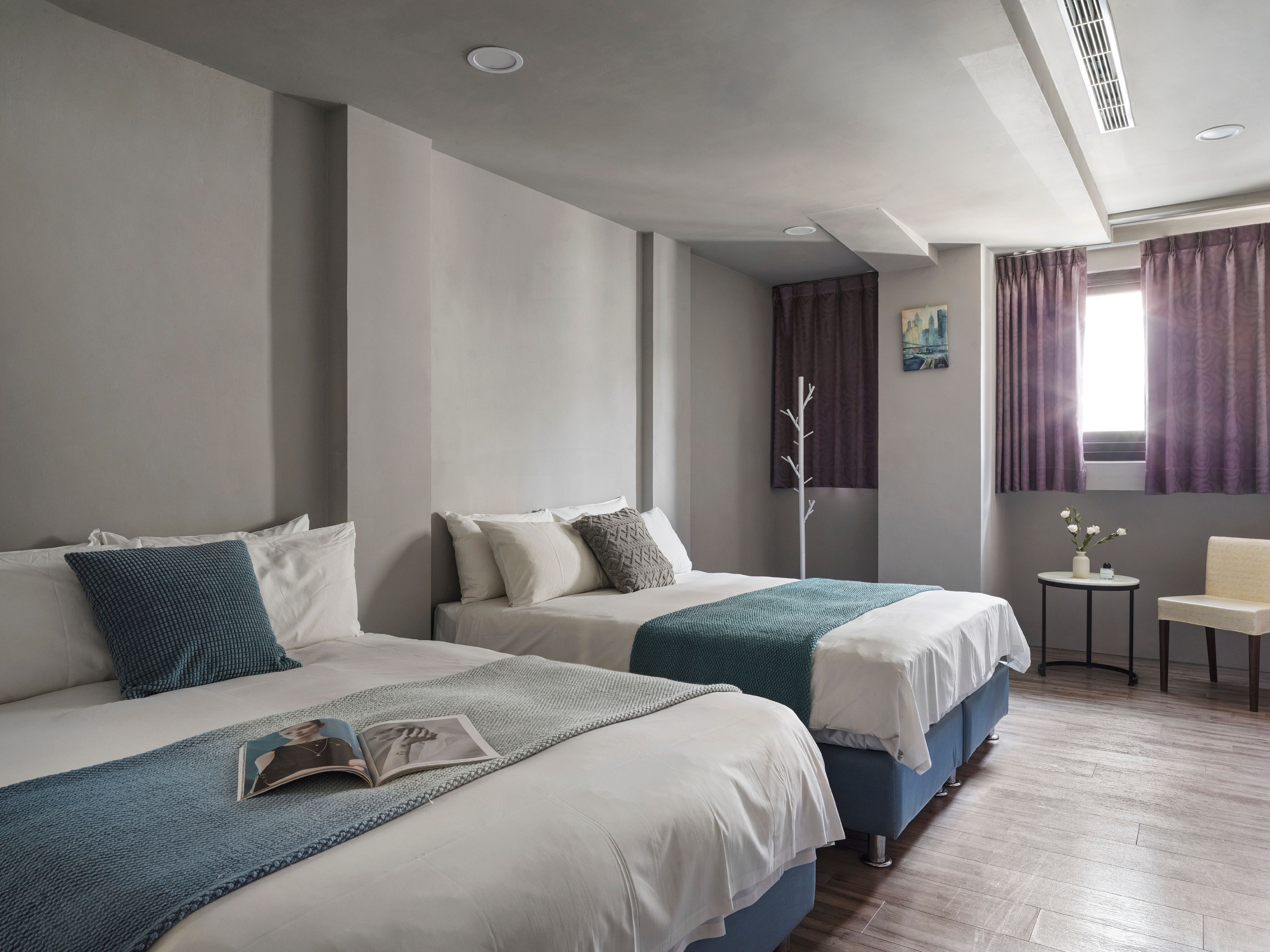 room detail thumbnail 1
