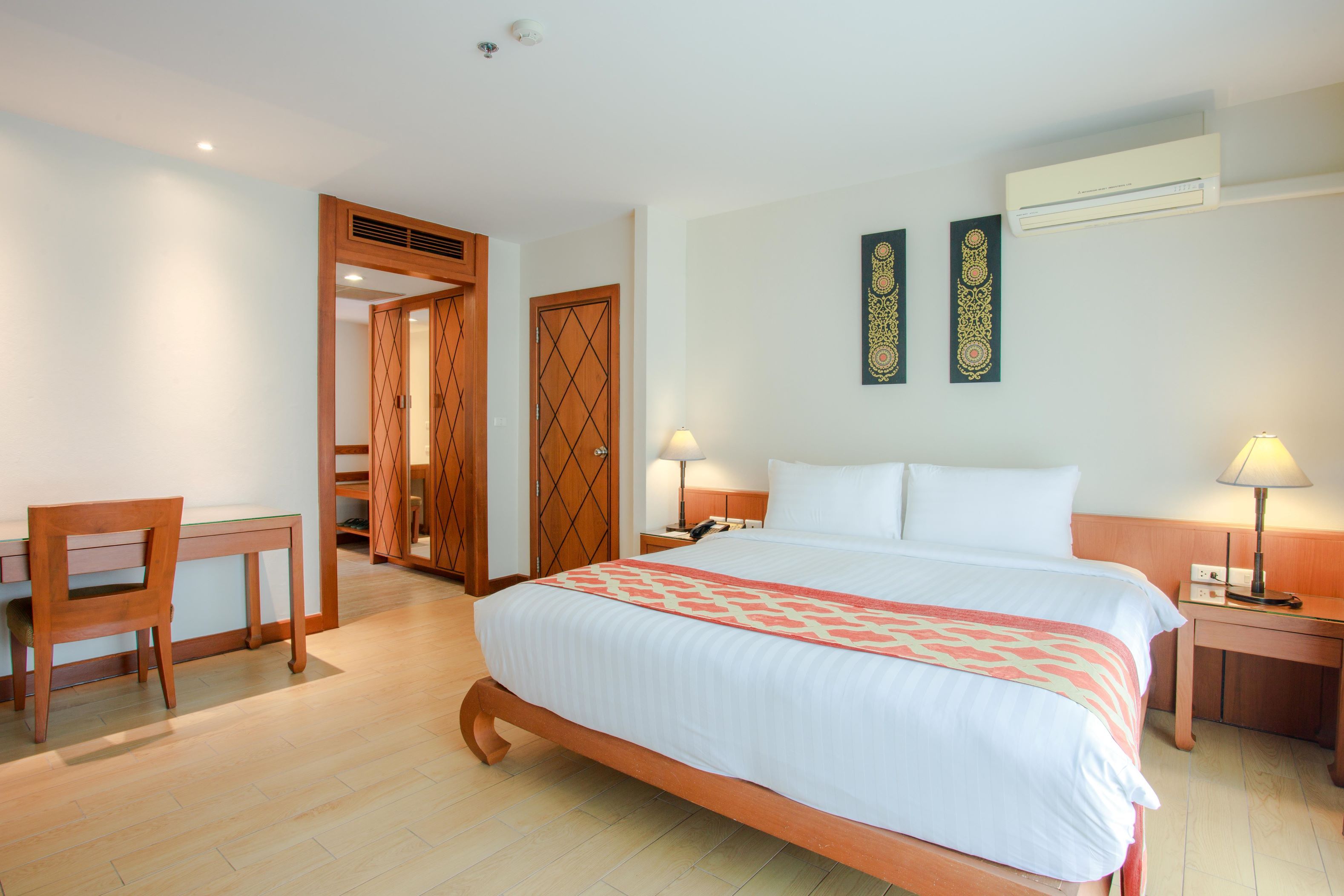 room detail thumbnail 0