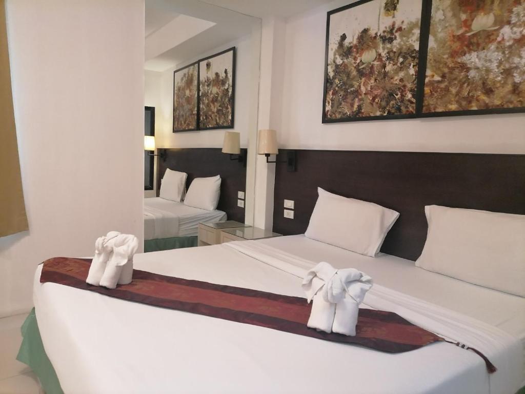 room detail thumbnail 1