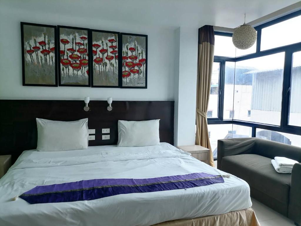 room detail thumbnail 0