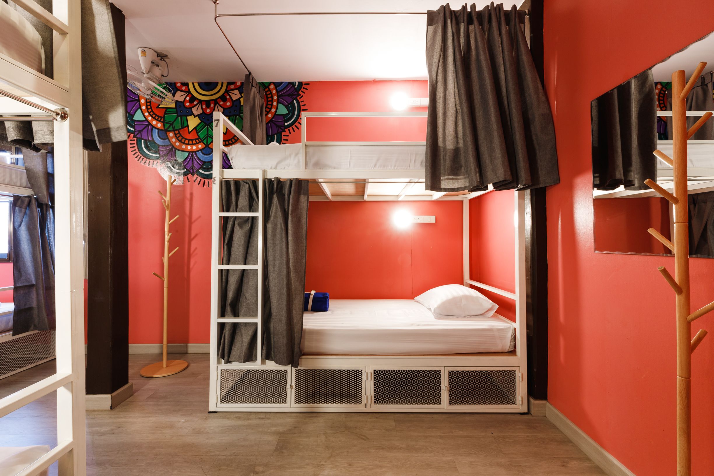 room detail thumbnail 2