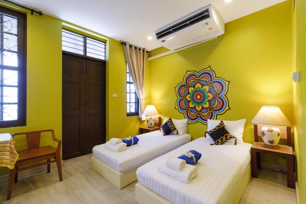 room detail thumbnail 1