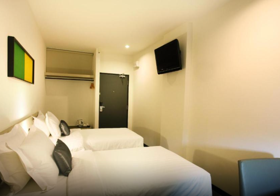room detail thumbnail 1