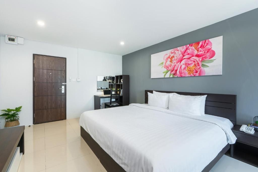 room detail thumbnail 2