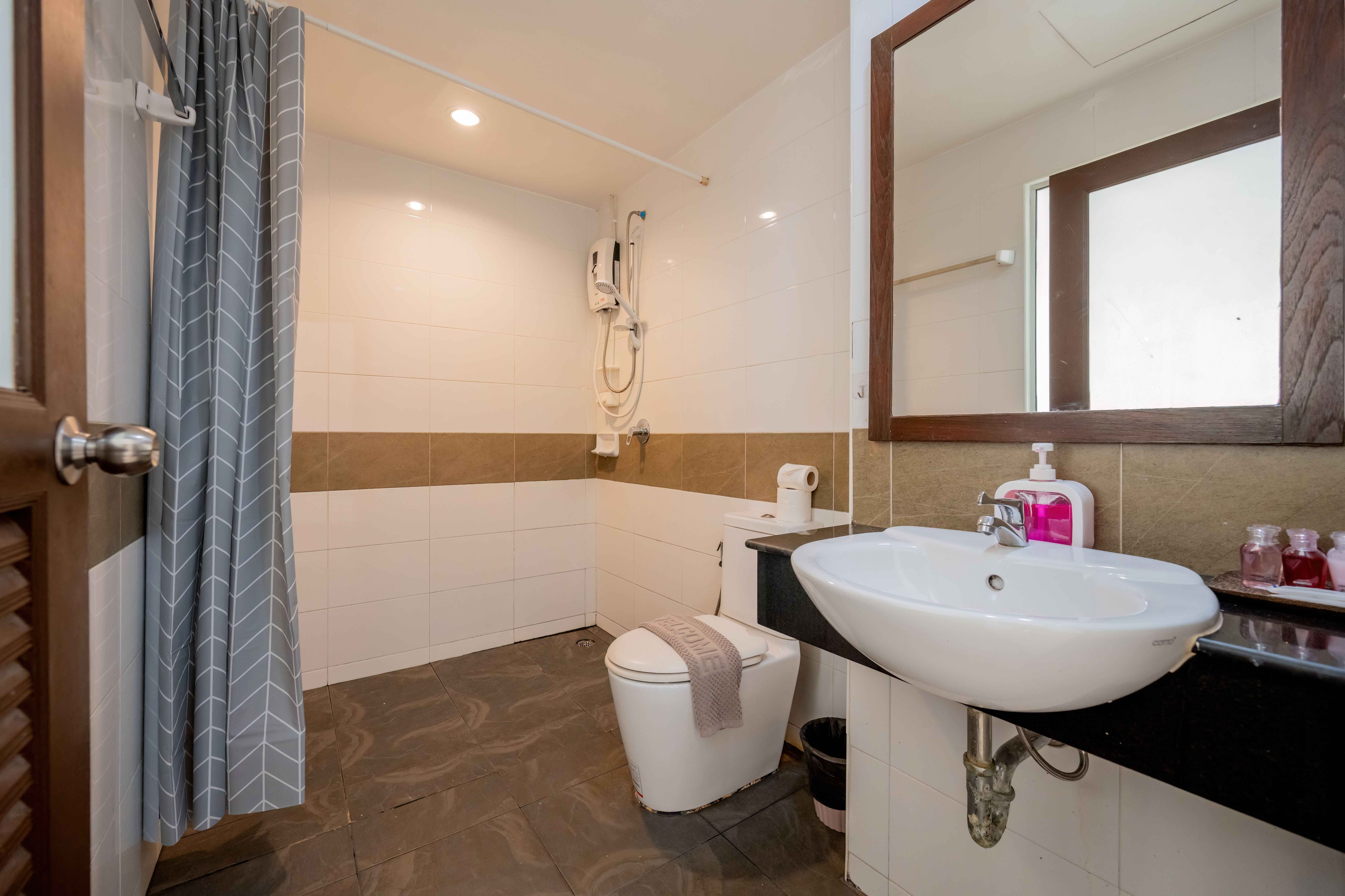 room detail thumbnail 1