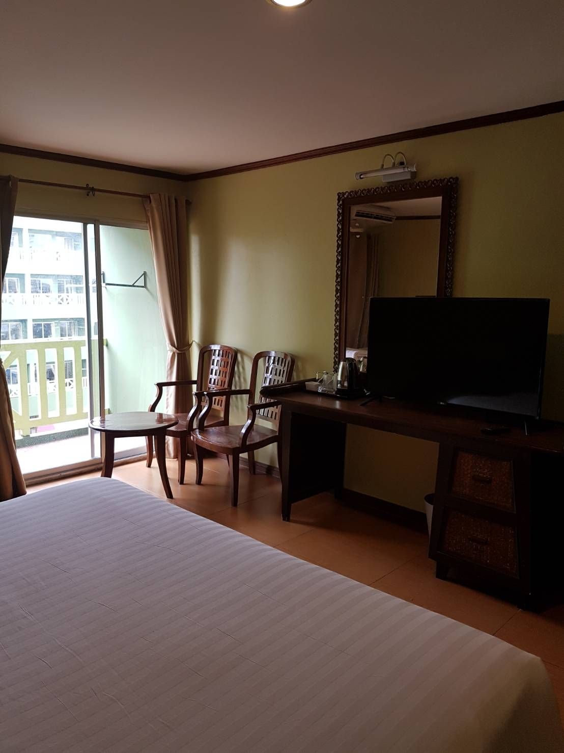 room detail thumbnail 2