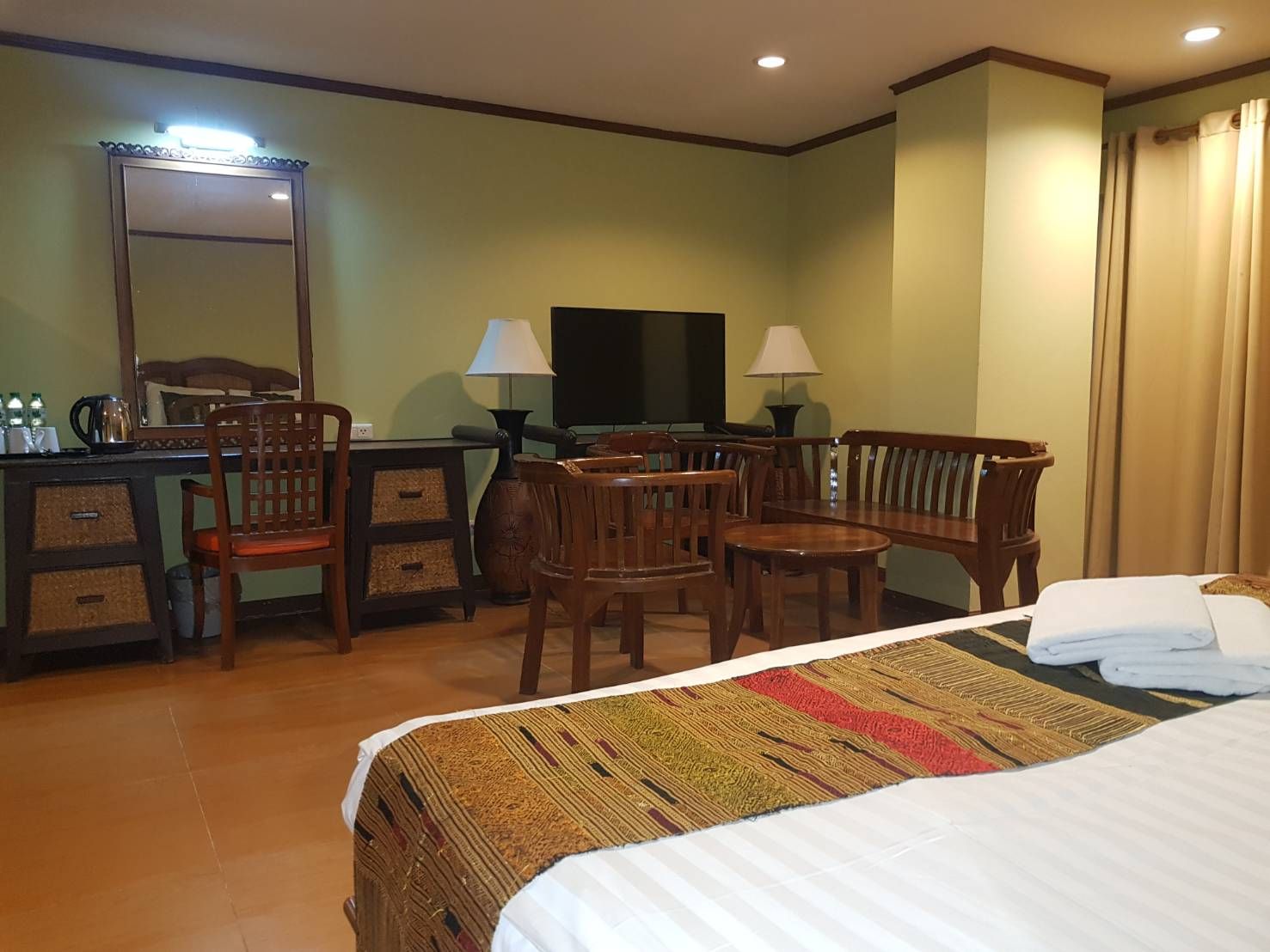 room detail thumbnail 1