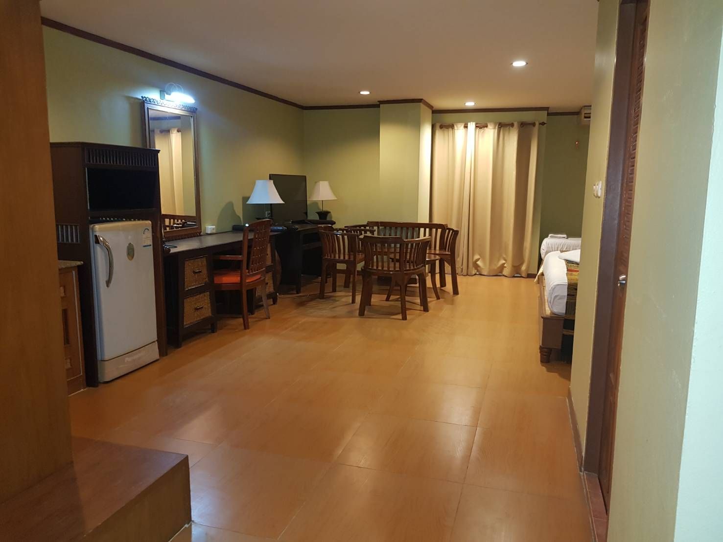 room detail thumbnail 0