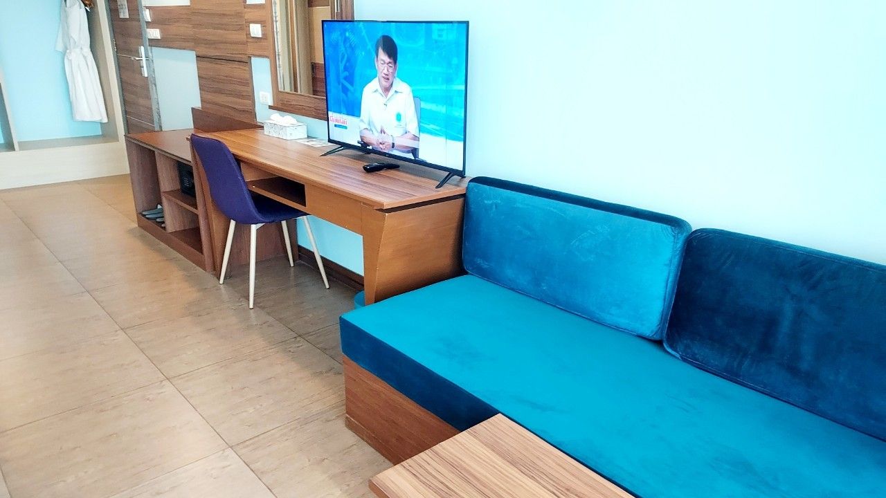 room detail thumbnail 1