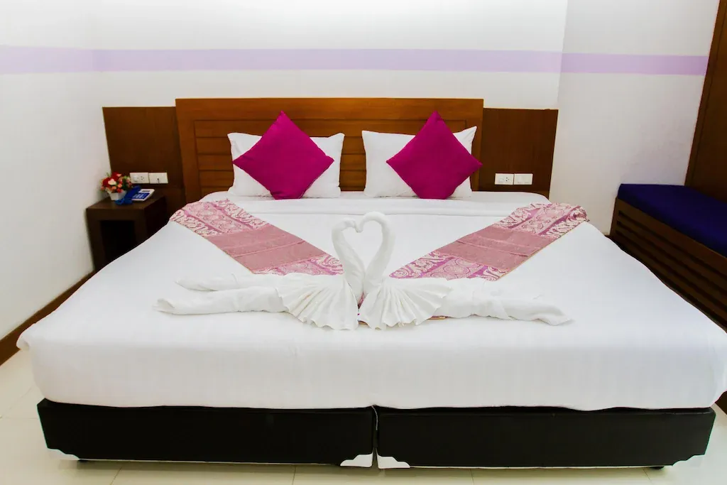 room detail thumbnail 2