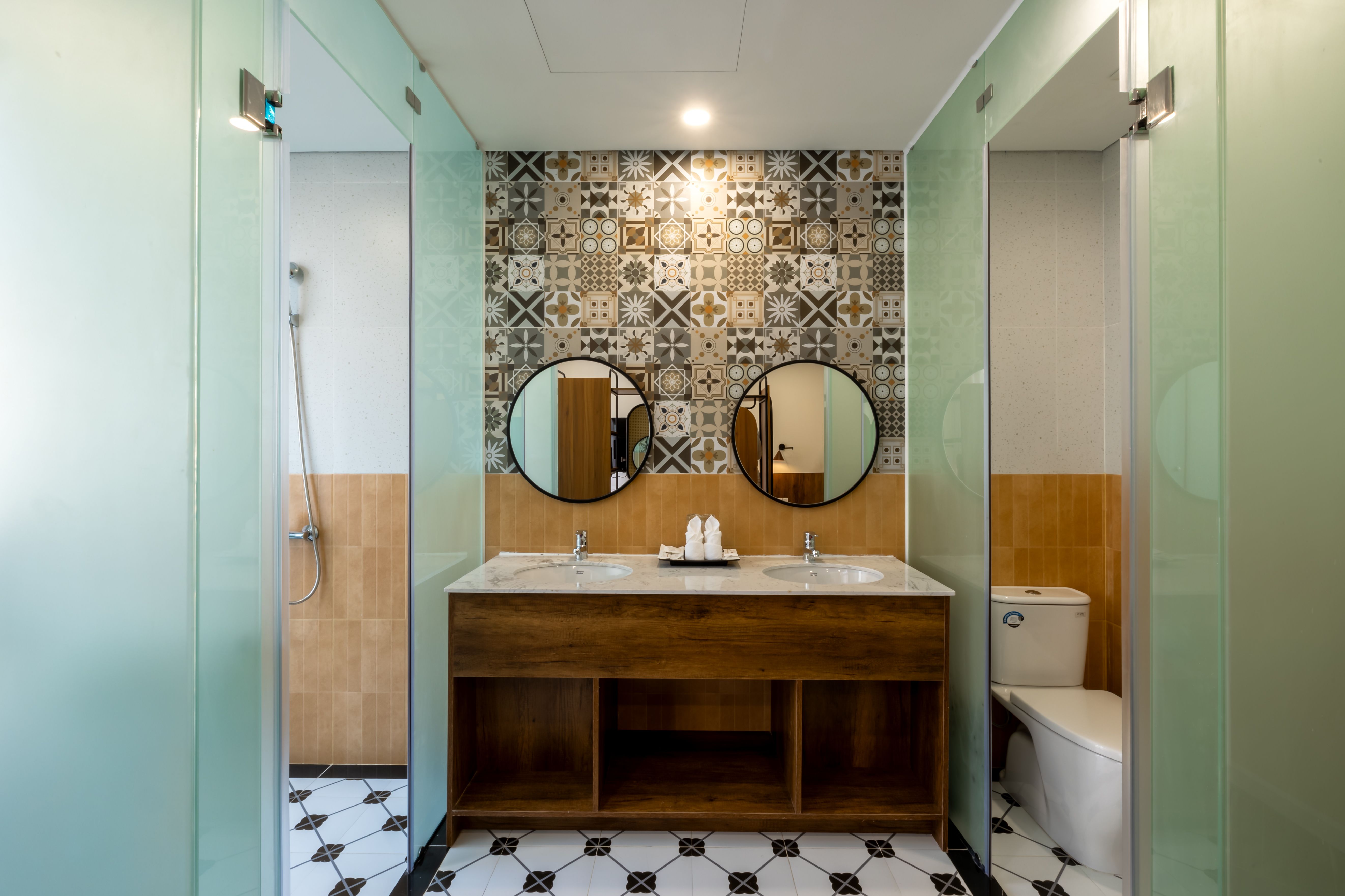 room detail thumbnail 2