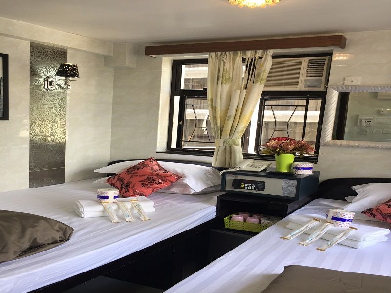 room detail thumbnail 2