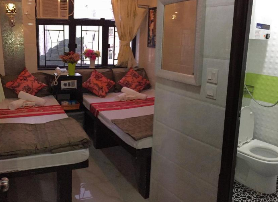 room detail thumbnail 1