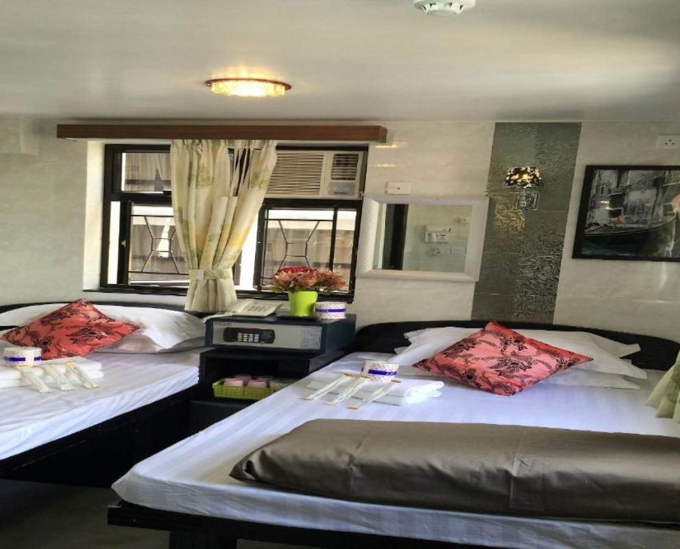 room detail thumbnail 1