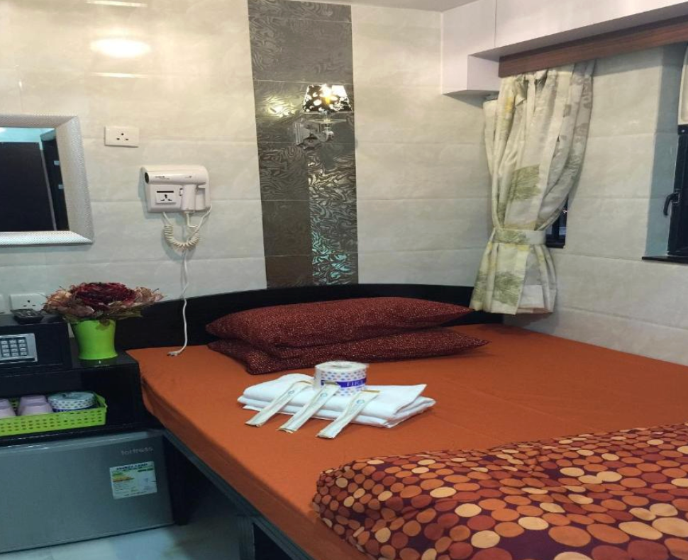 room detail thumbnail 1