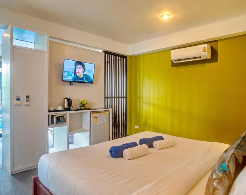 room detail thumbnail 1