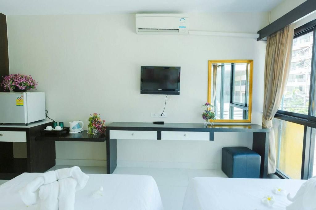 room detail thumbnail 1