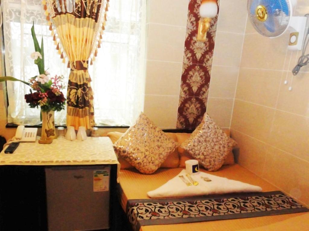 room detail thumbnail 0