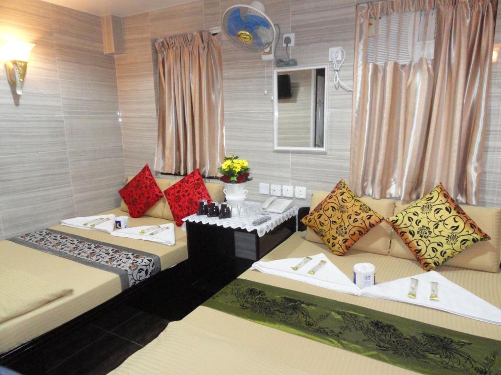 room detail thumbnail 2