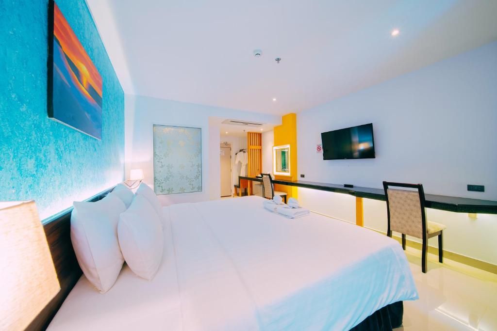 room detail thumbnail 2