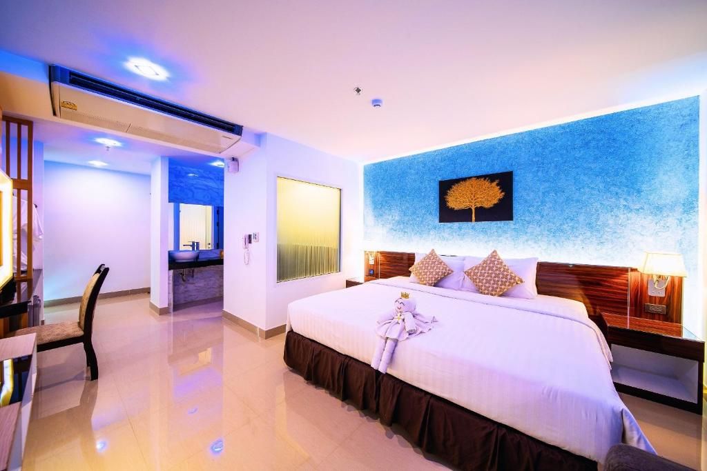 room detail thumbnail 1