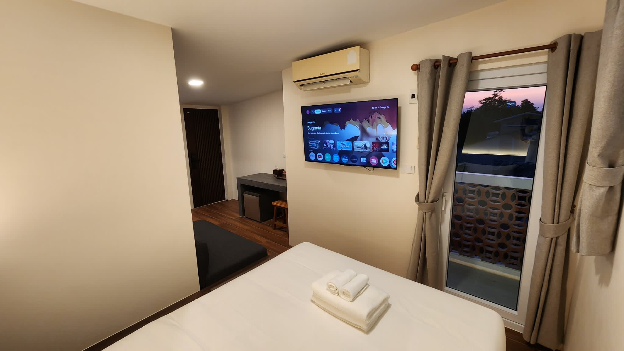 room detail thumbnail 2