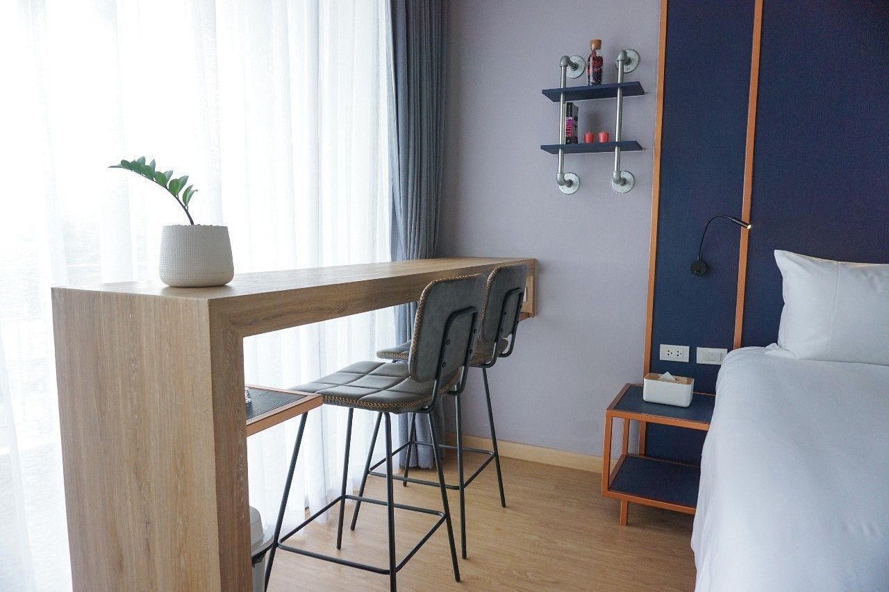 room detail thumbnail 2