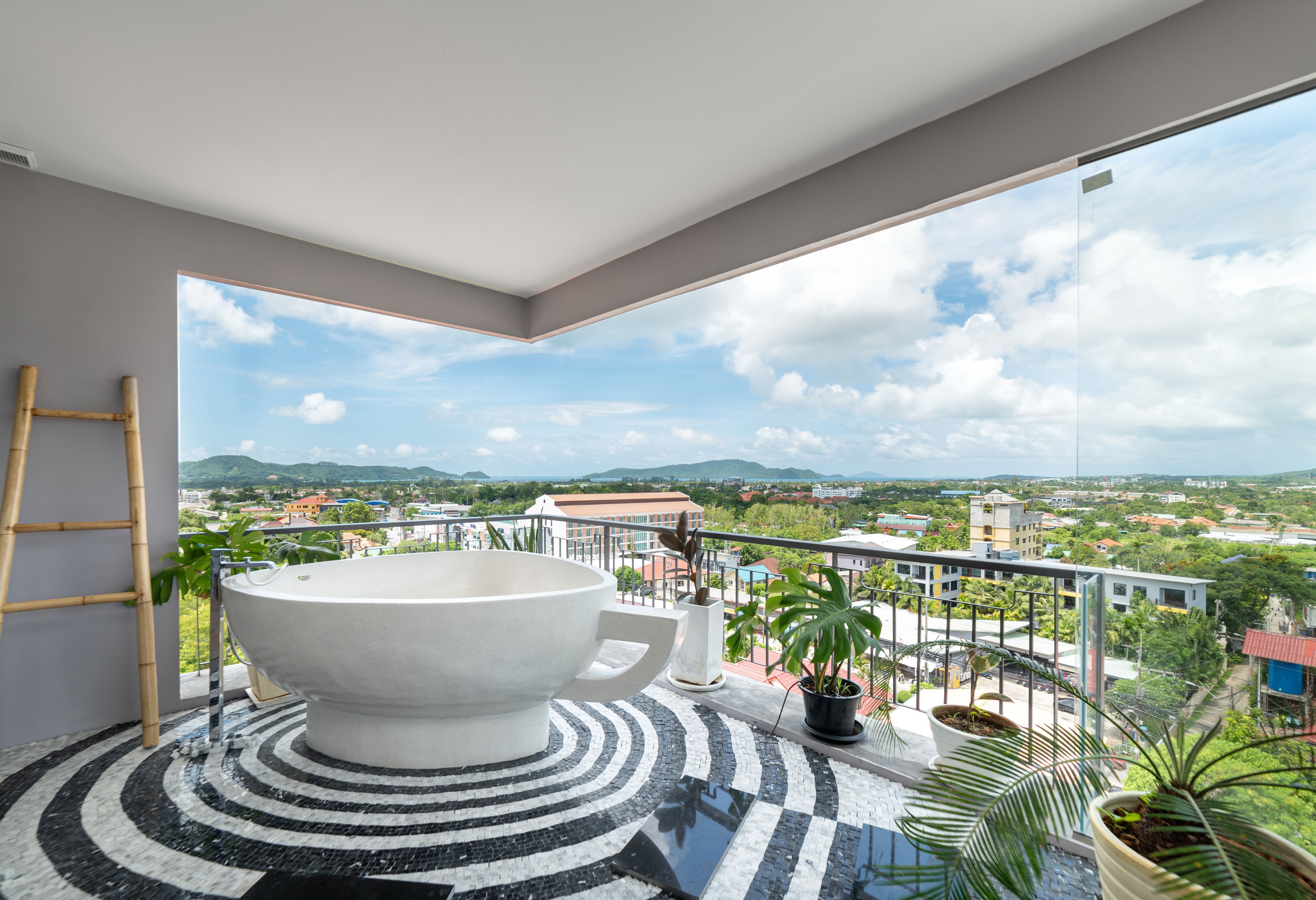 room detail thumbnail 2