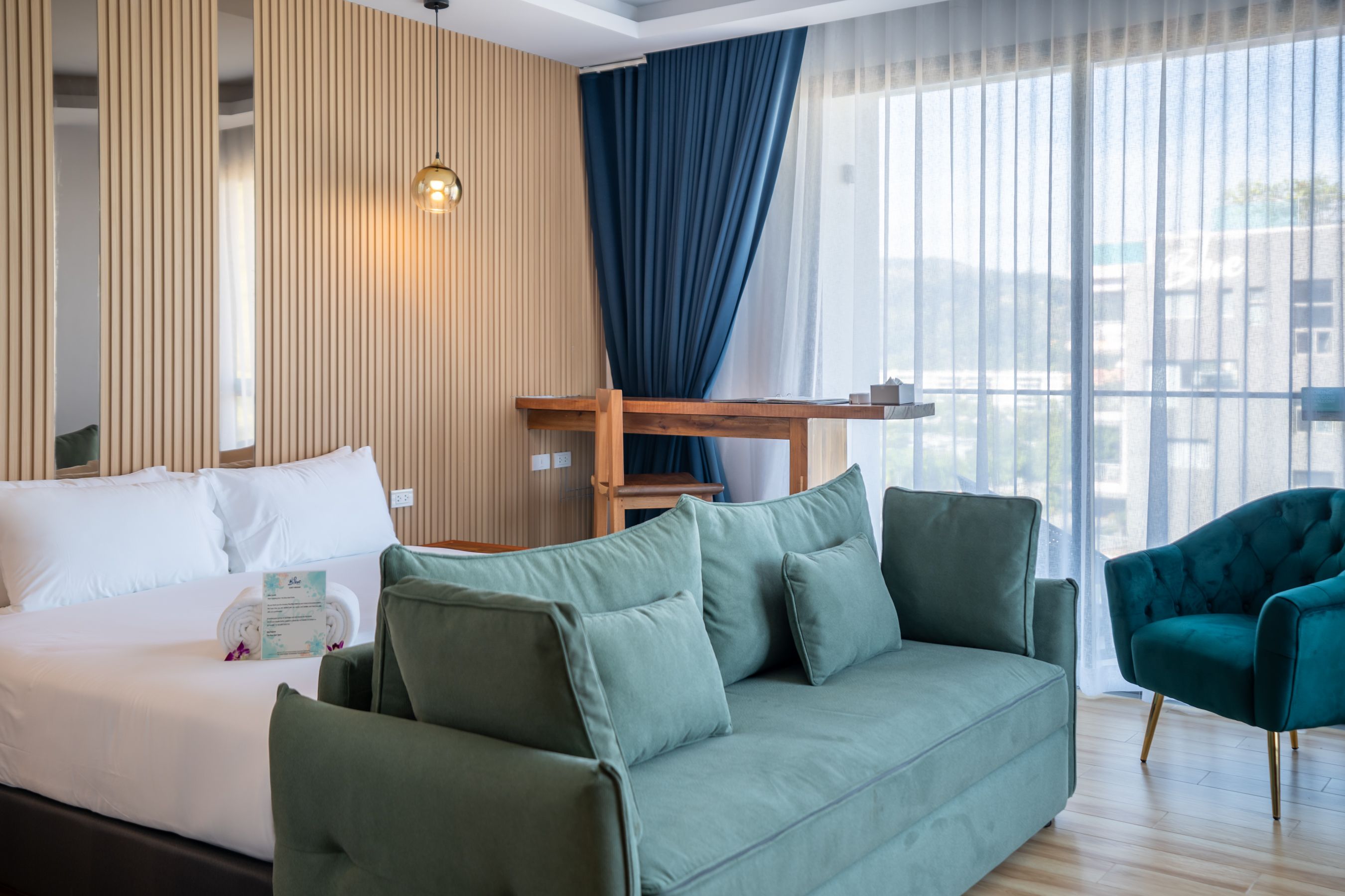 room detail thumbnail 1