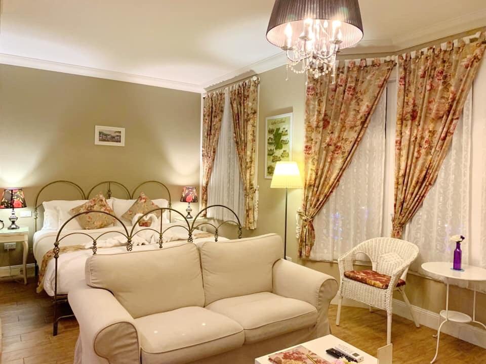 room detail thumbnail 1