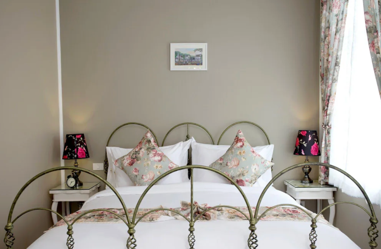 room detail thumbnail 2