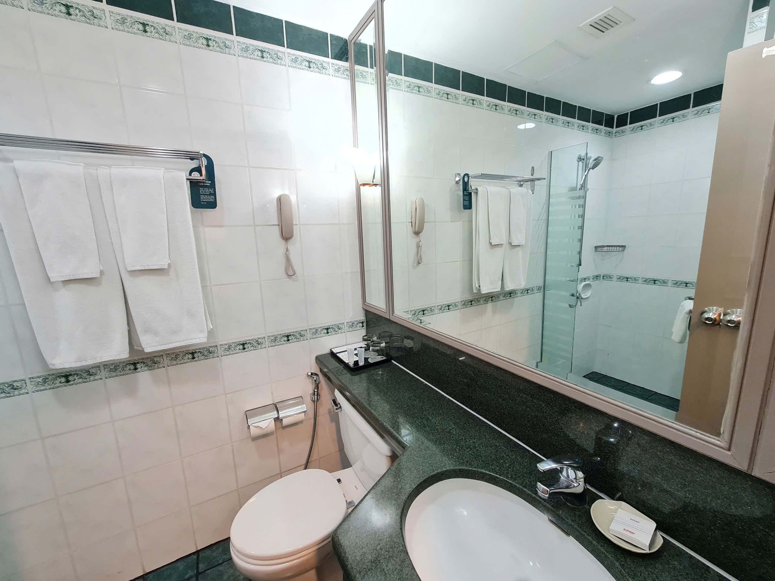 room detail thumbnail 1