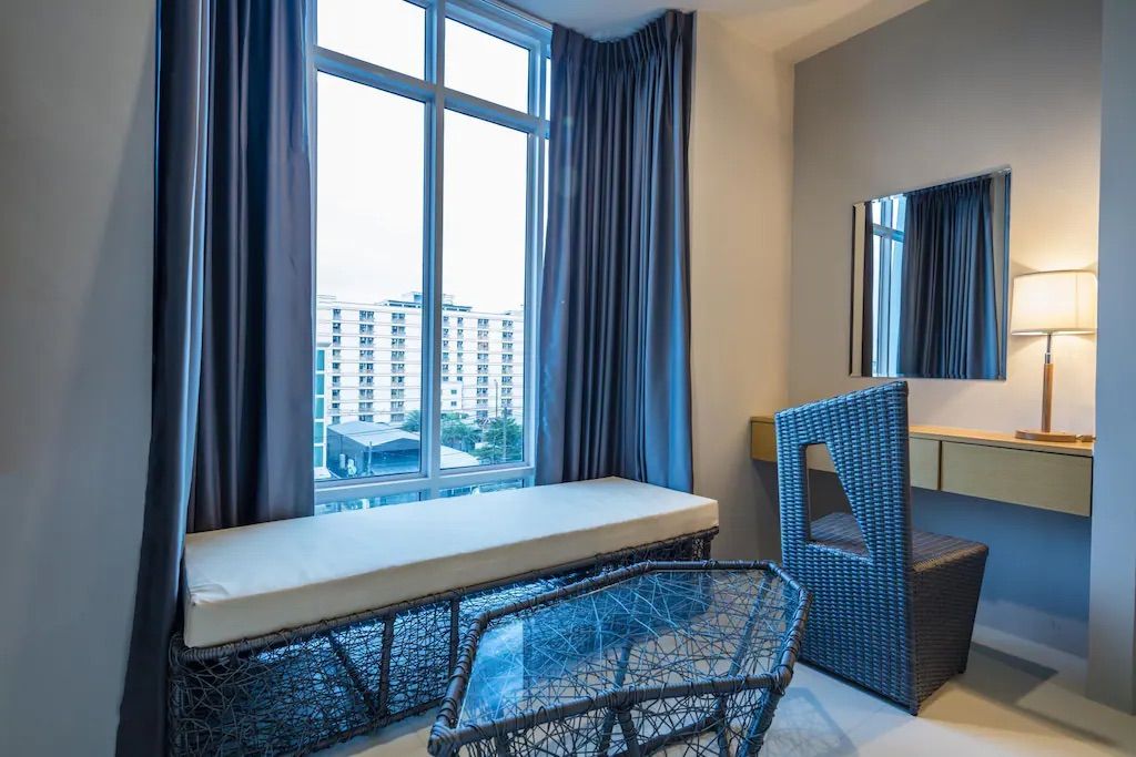 room detail thumbnail 2