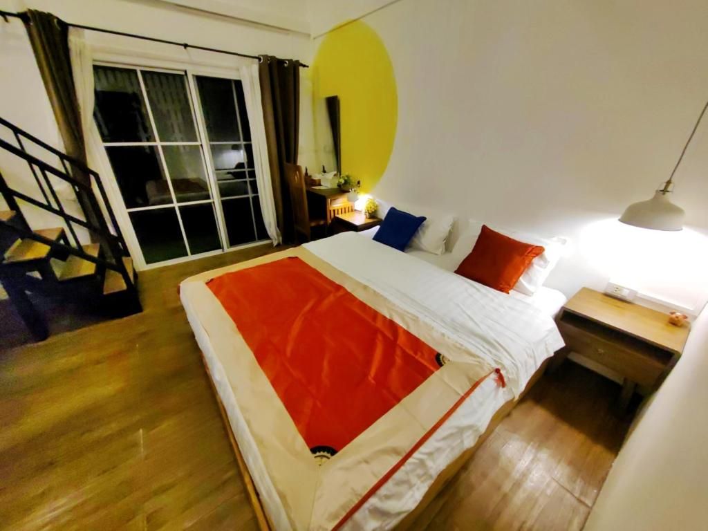 room detail thumbnail 1