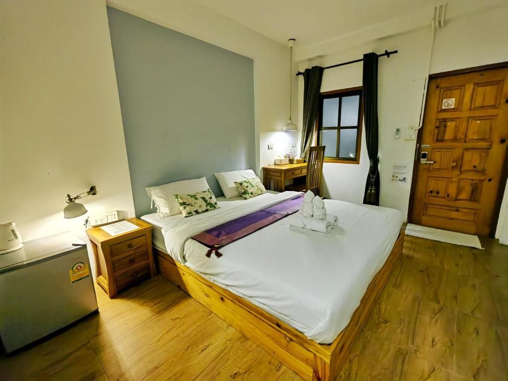 room detail thumbnail 1