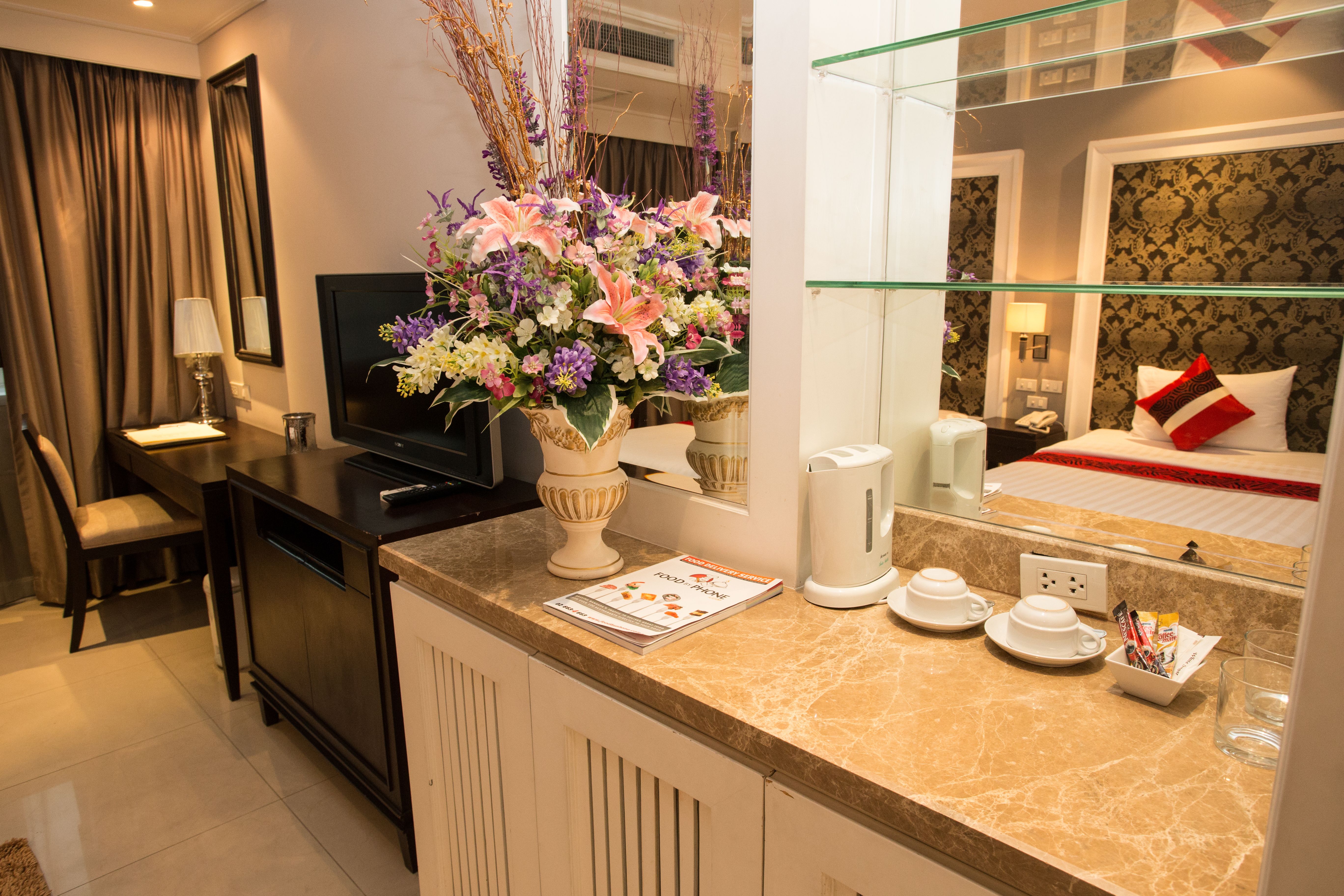 room detail thumbnail 2