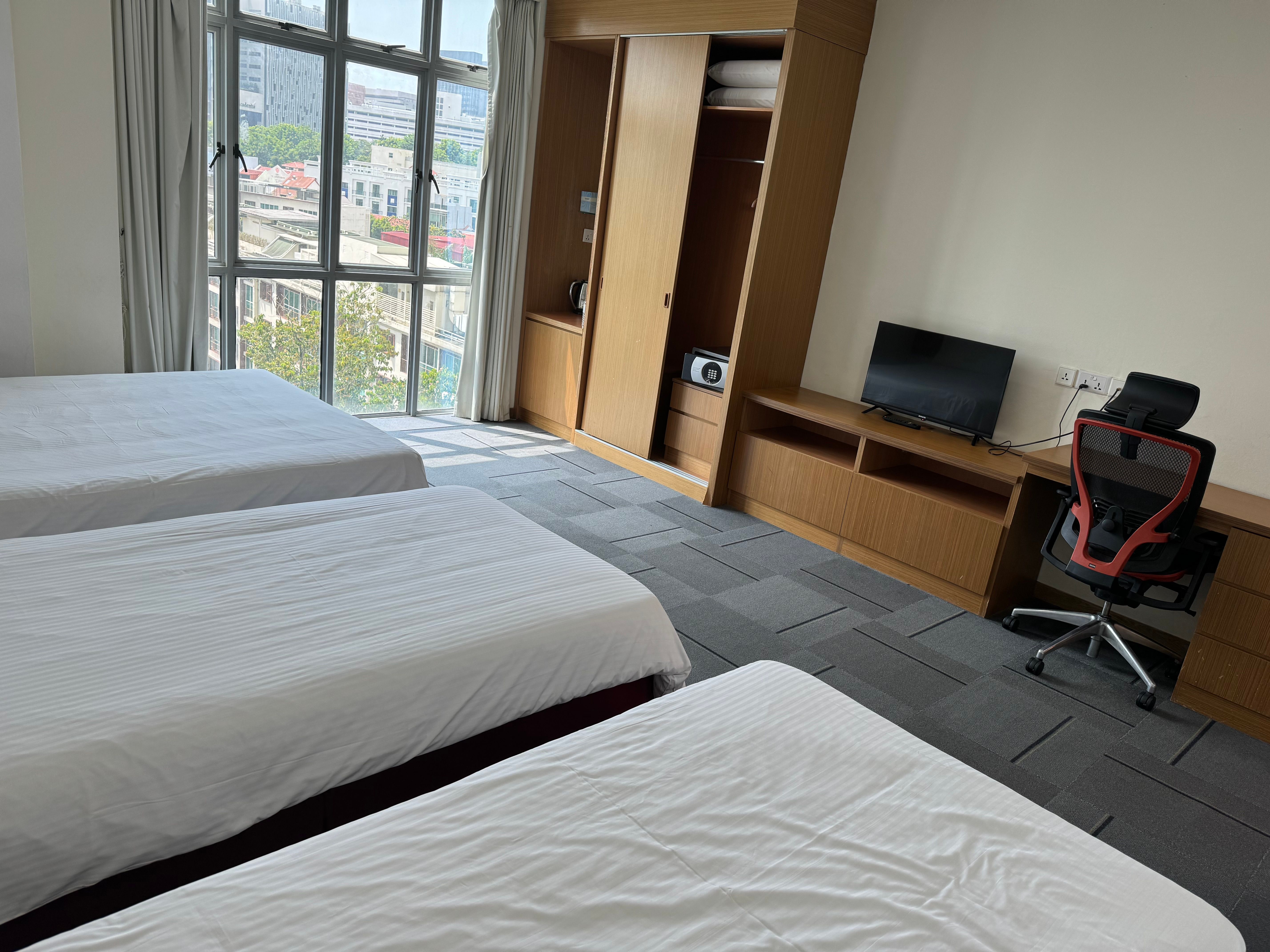 room detail thumbnail 1